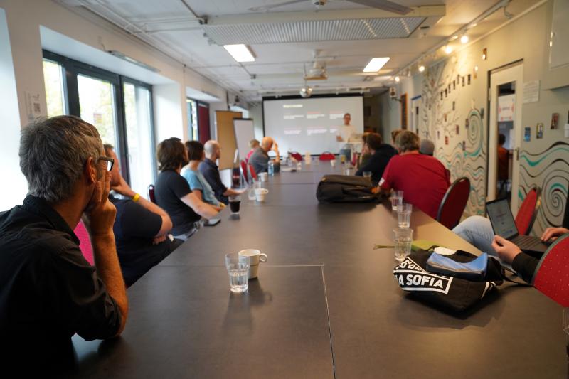 DrupalCamp Ruhr 2025: TeilnehmerInnen in Raum 402