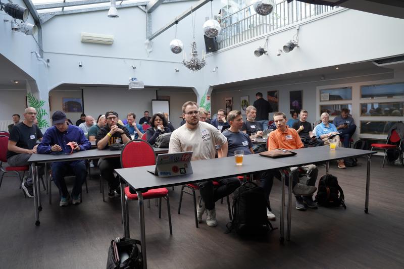 DrupalCamp Ruhr 2025: TeilnehmerInnen in Raum 432